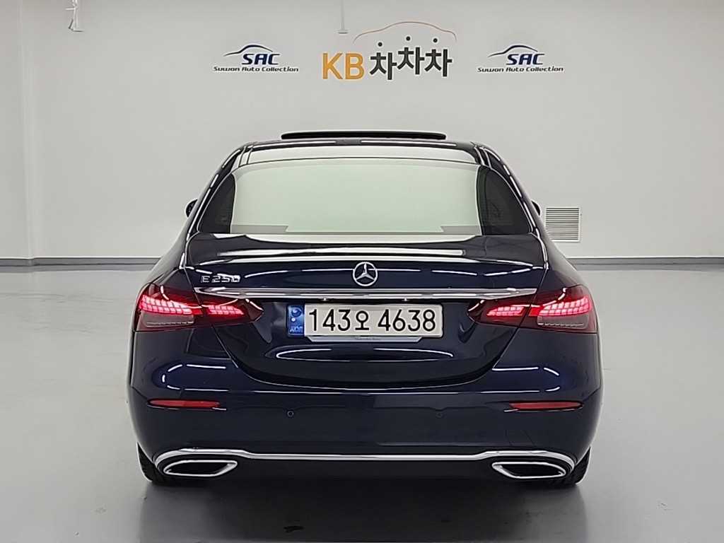 Mercedes Benz E class - Vista 3