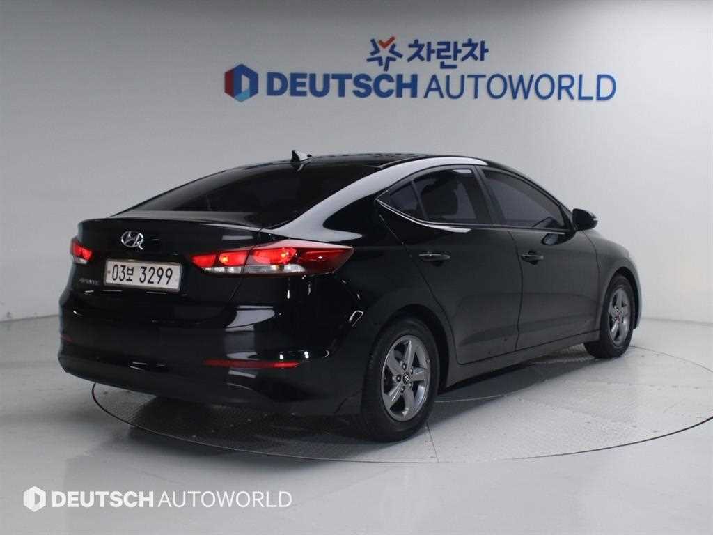 HYUNDAI Avante - Vista 2