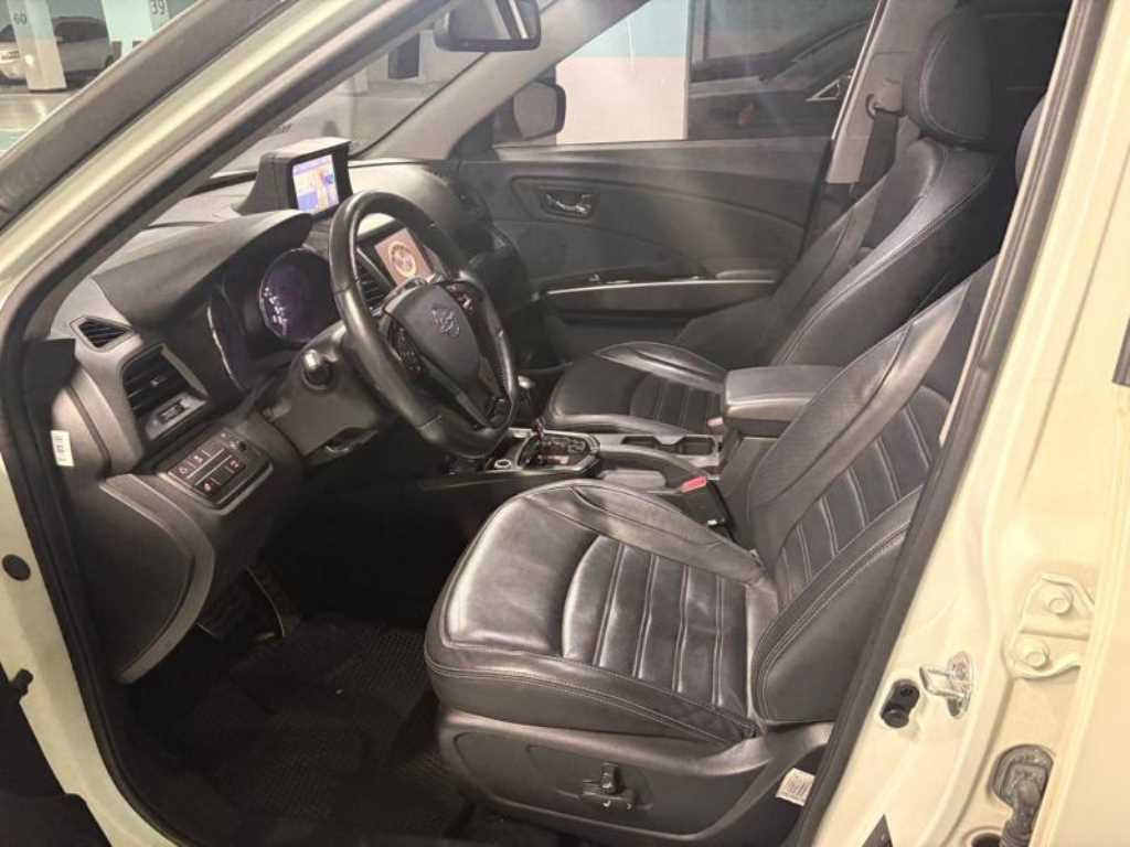 Ssangyong Tivoli - Vista 4