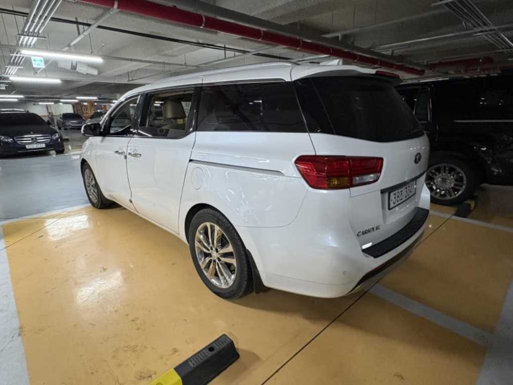KIA Carnival - Vista 4