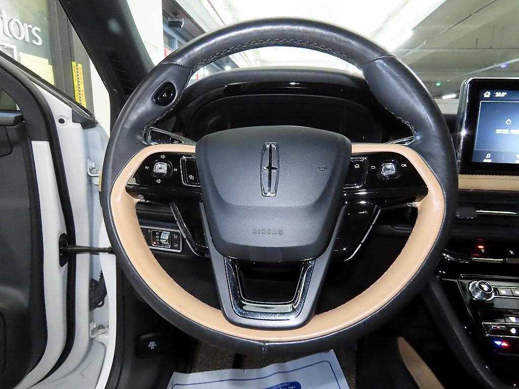 Lincoln Corsair - Vista 8