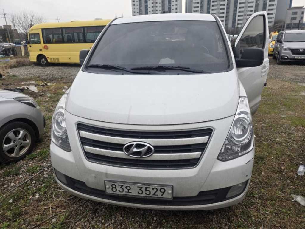 HYUNDAI Starex 2018 Blanco - Importación desde Corea - HF Imports Iquique - Foto 1