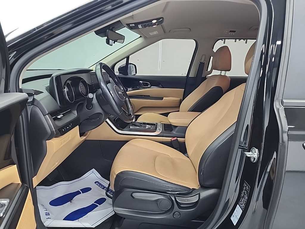 KIA Carnival - Vista 11