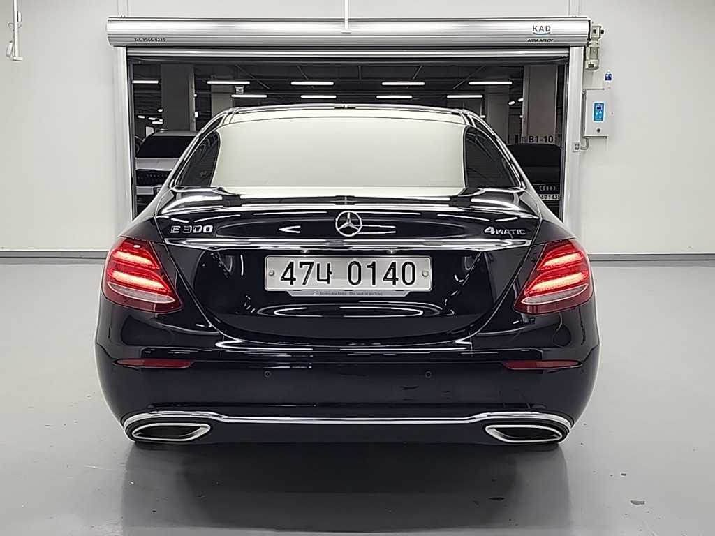 Mercedes Benz E class - Vista 3