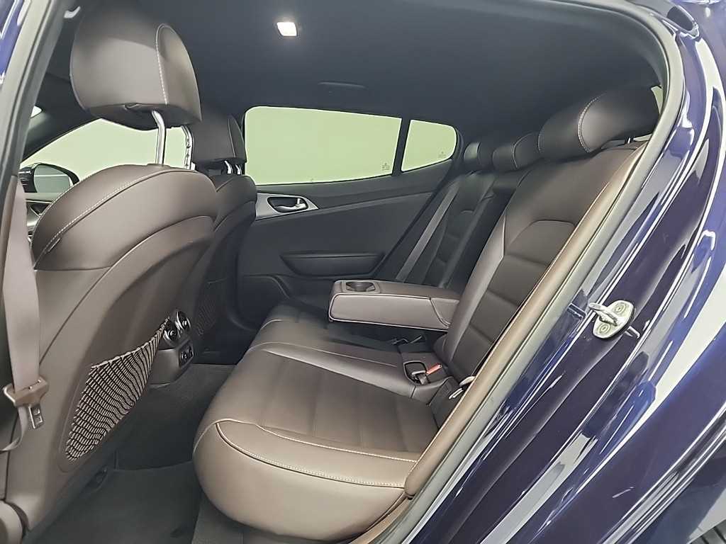 KIA Stinger - Vista 12