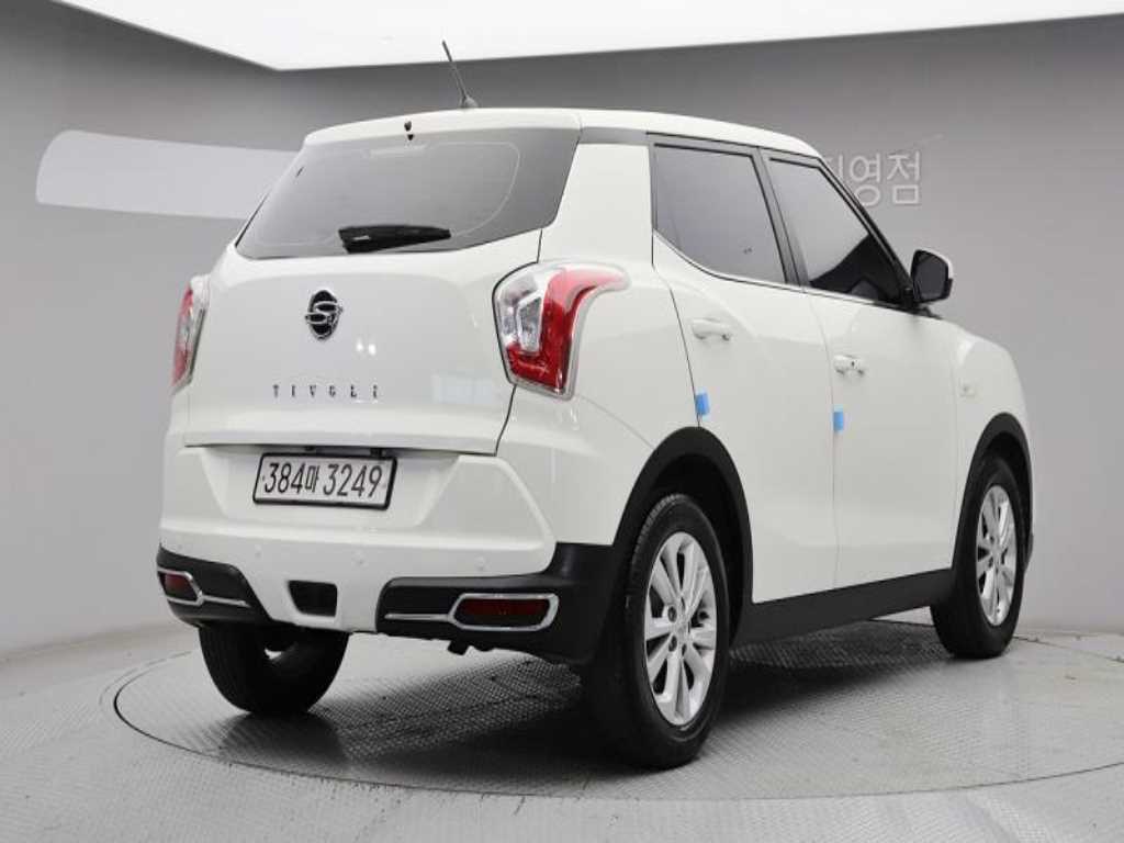 Ssangyong Tivoli - Vista 4