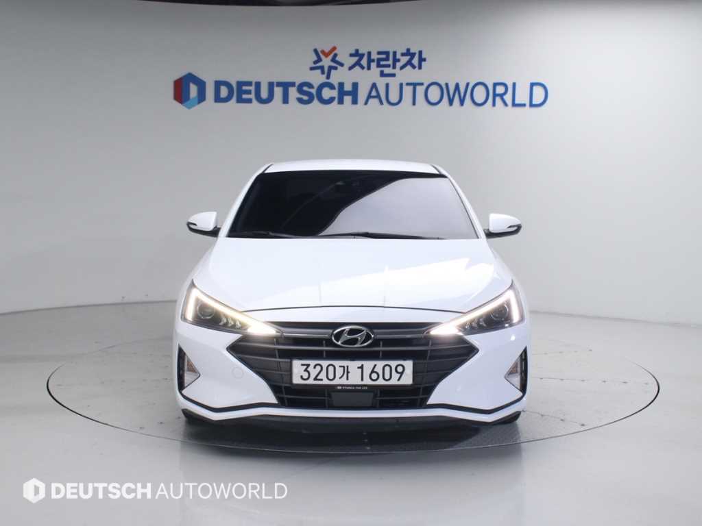 HYUNDAI Avante - Vista 3
