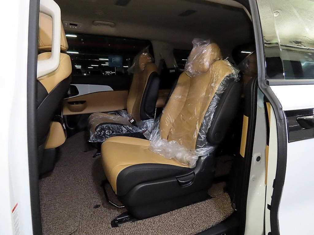 KIA Carnival - Vista 7