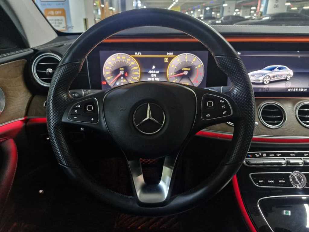 Mercedes Benz E class - Vista 8