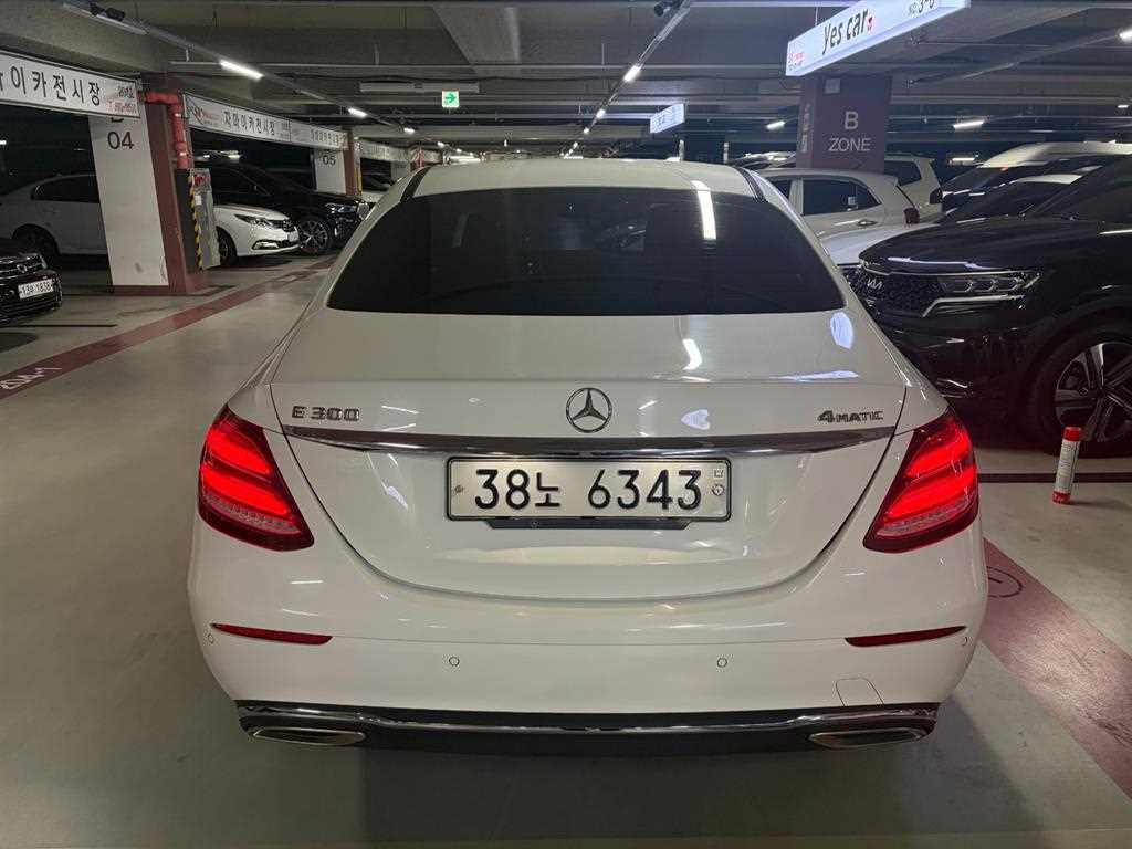 Mercedes Benz E class - Vista 4