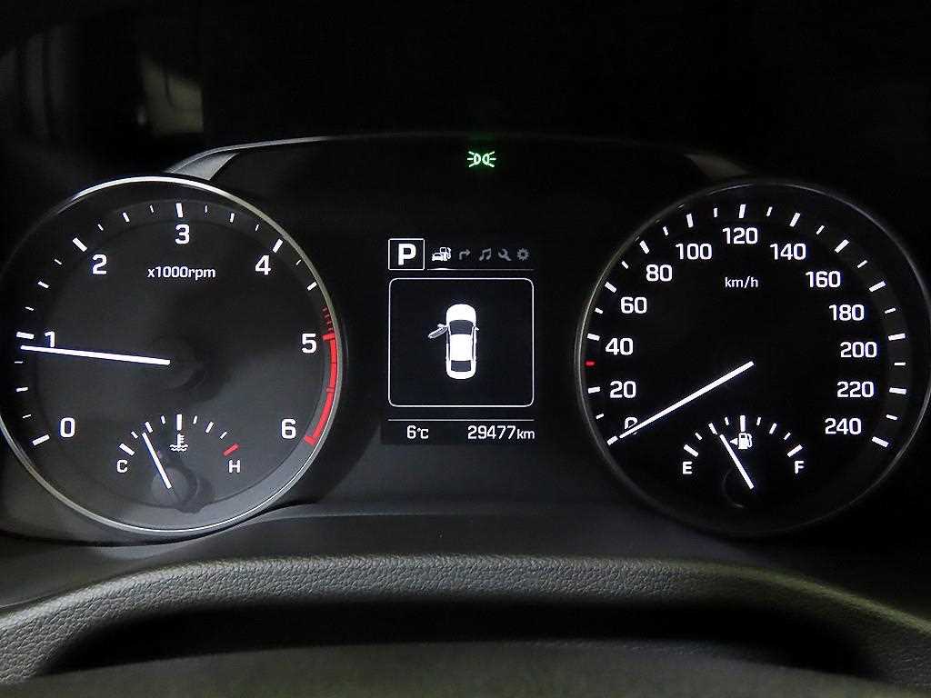 HYUNDAI Avante - Vista 9