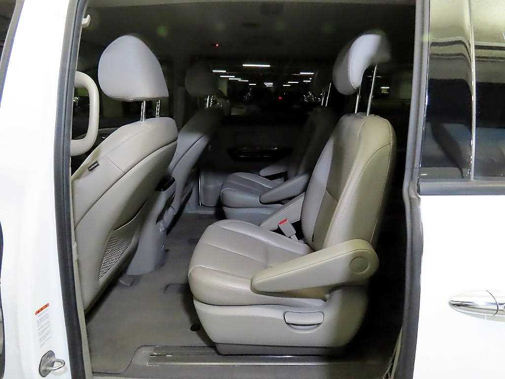 KIA Carnival - Vista 7