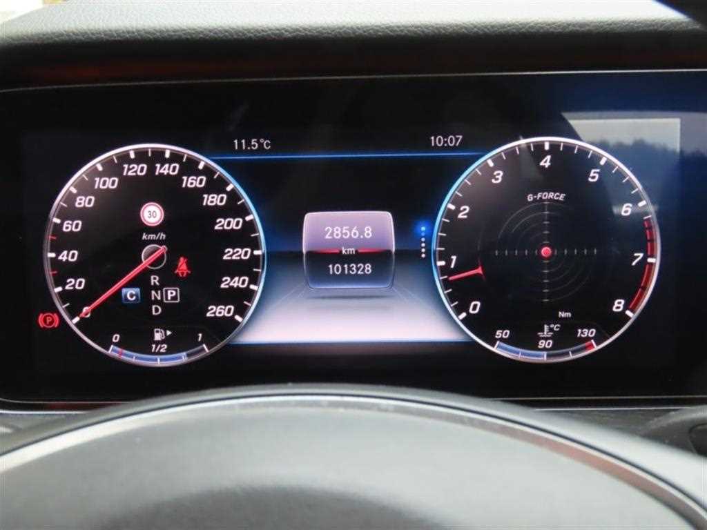 Mercedes Benz E class - Vista 5