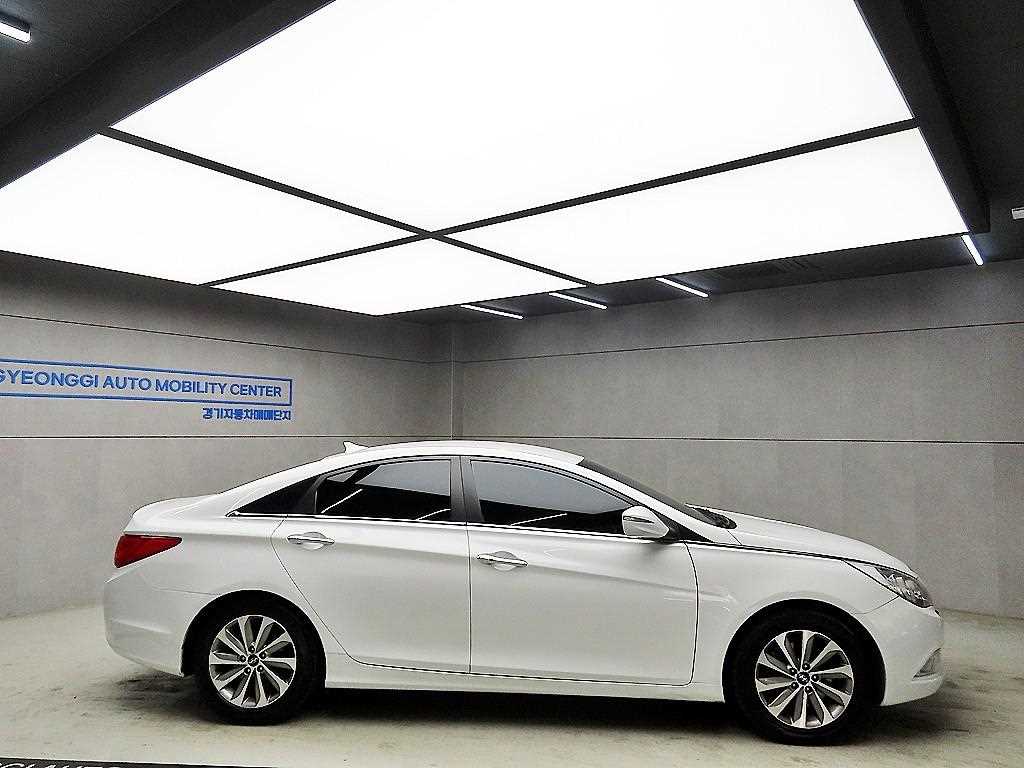 HYUNDAI Sonata - Vista 2