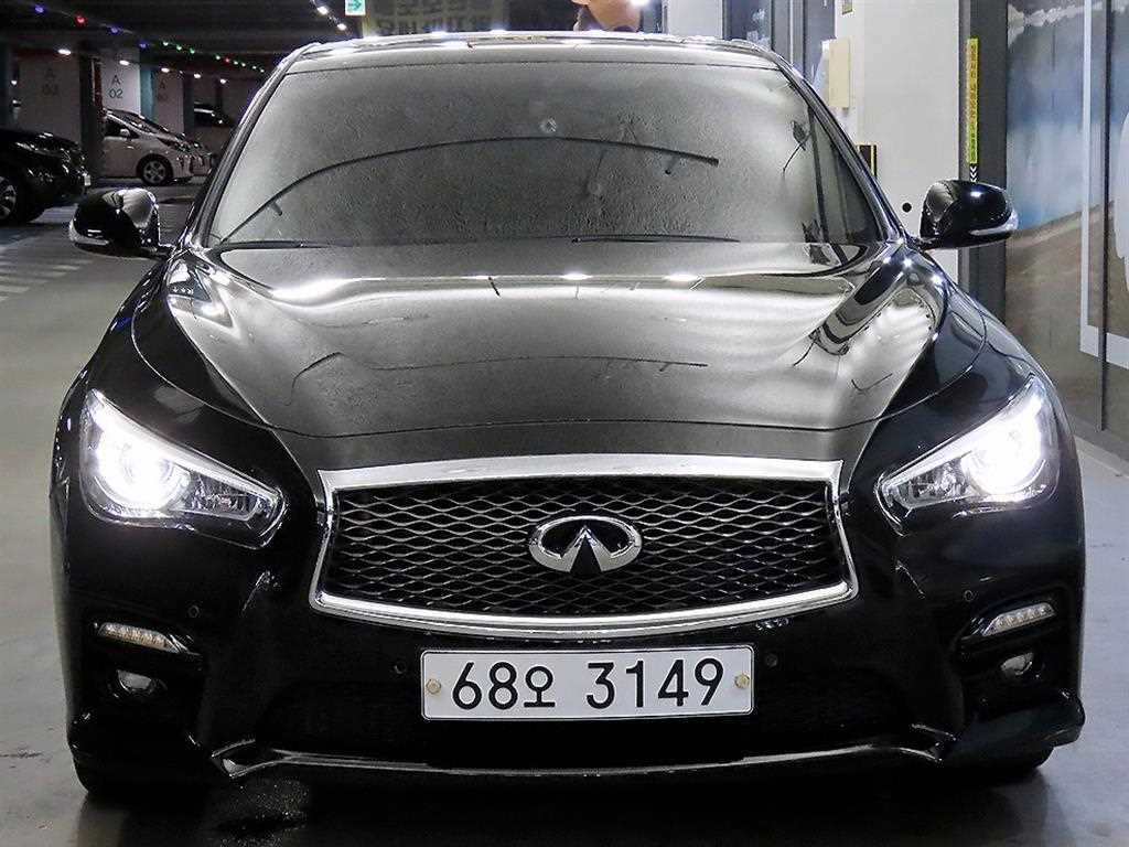 Infiniti Q - Vista 2