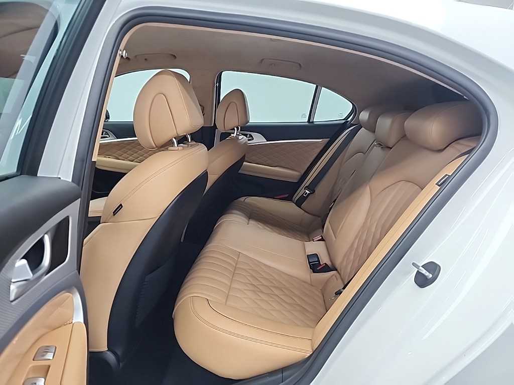 Genesis G70 - Vista 12