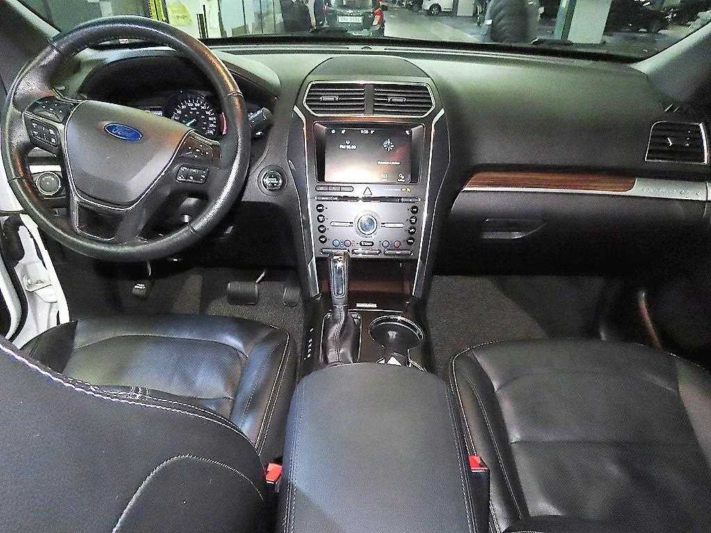 Ford Explorer - Vista 10