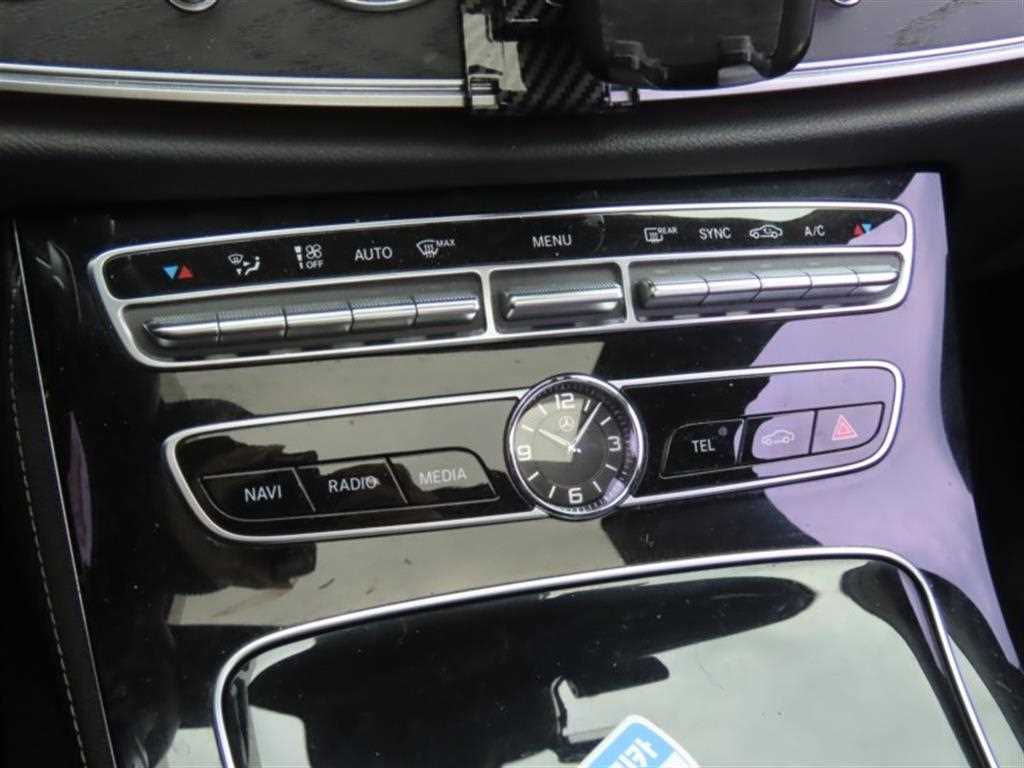 Mercedes Benz E class - Vista 8