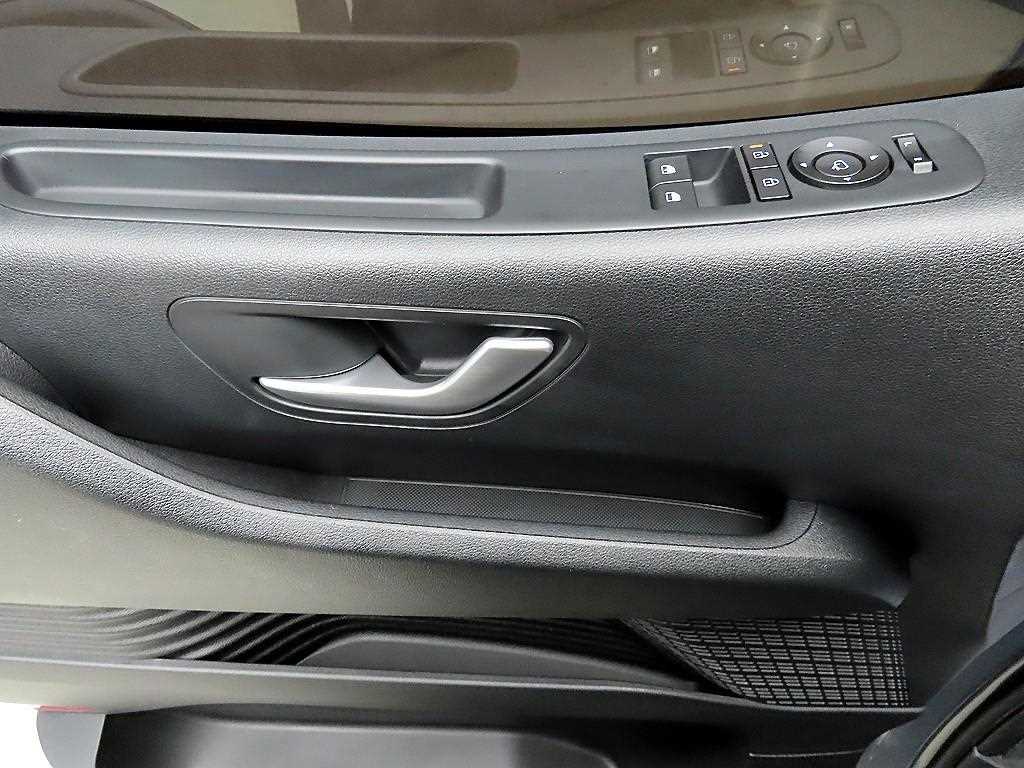 HYUNDAI Staria - Vista 11