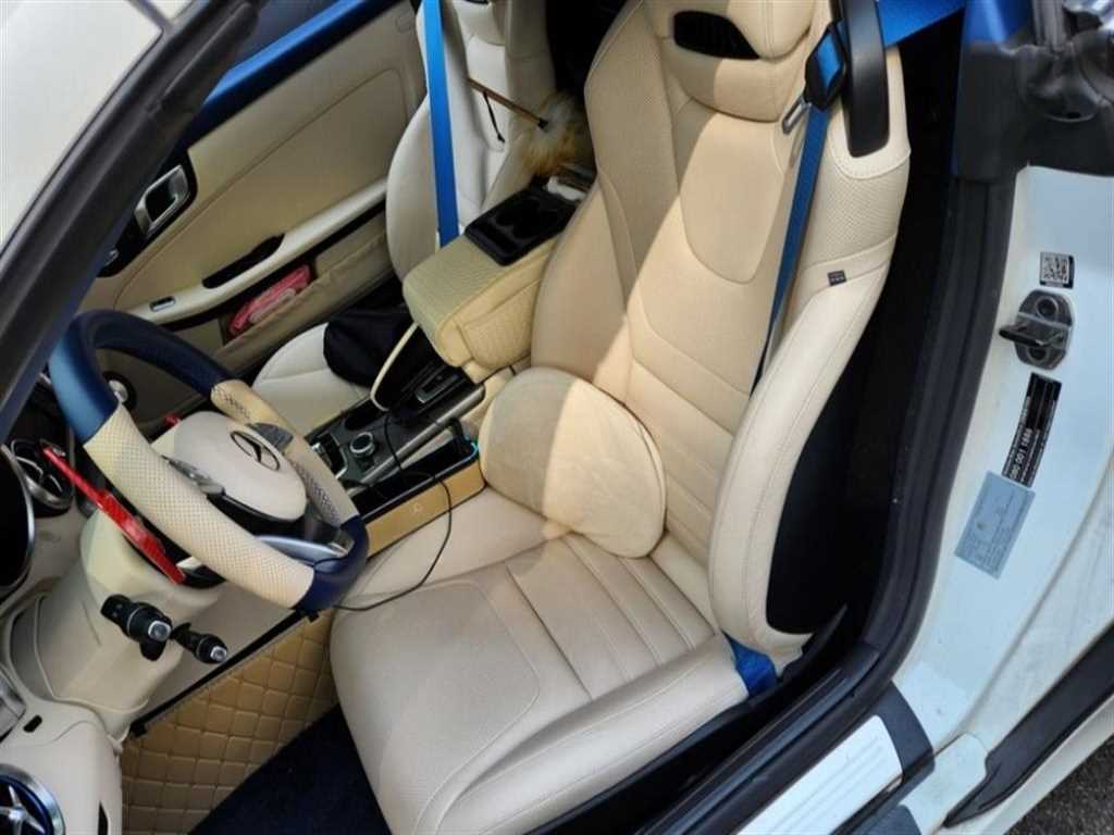 Mercedes Benz SLC Class - Vista 6