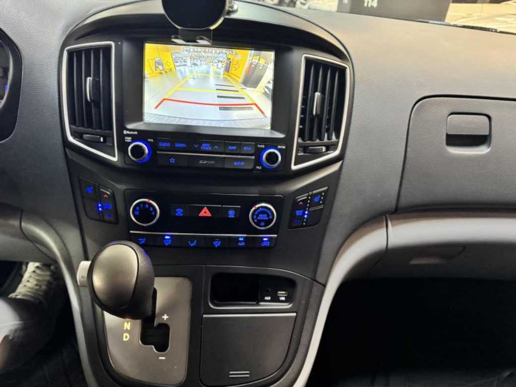 HYUNDAI Starex - Vista 10