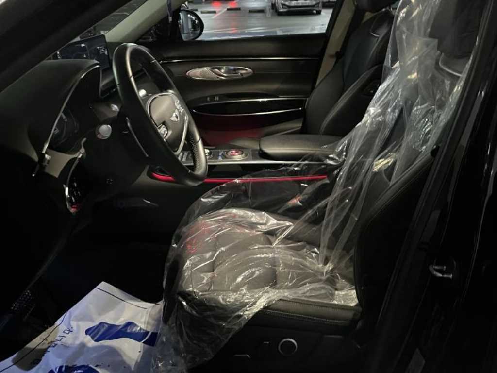 Genesis GV70 - Vista 6