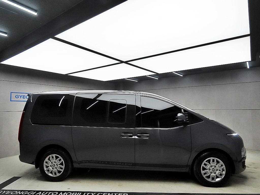 HYUNDAI Staria - Vista 2