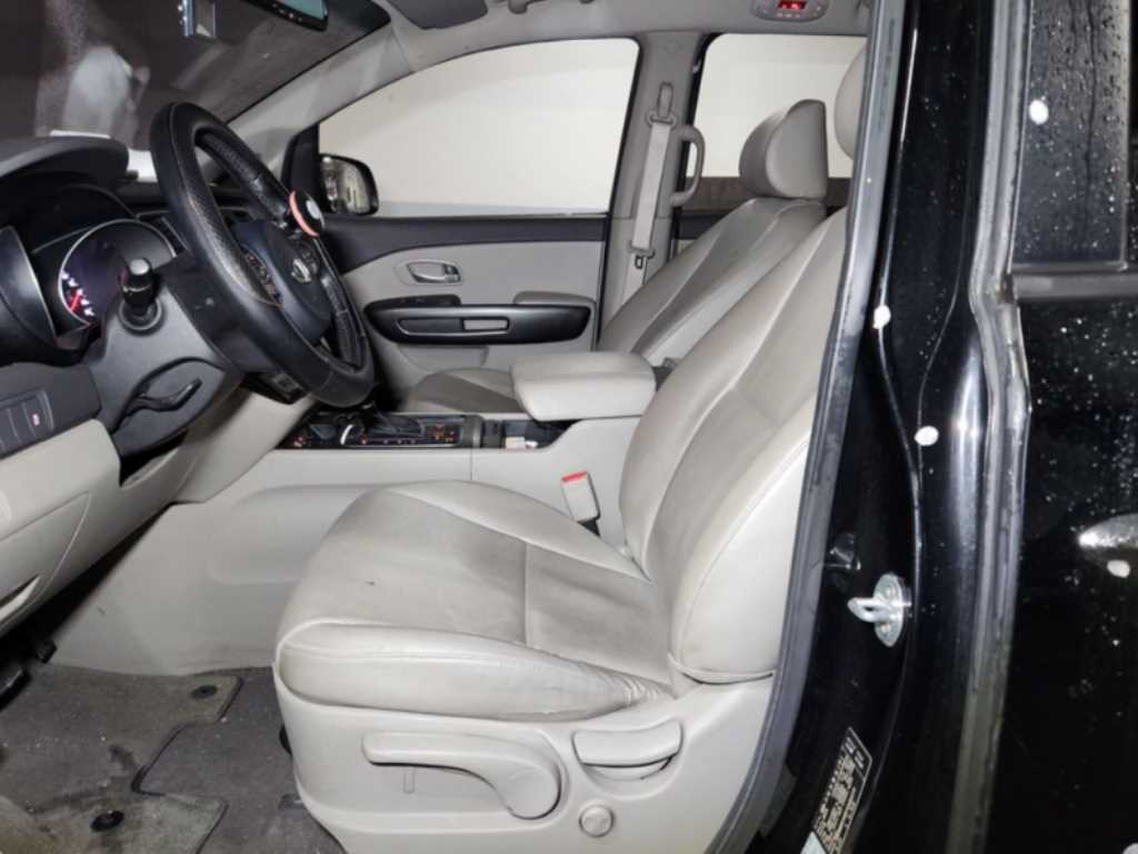 KIA Carnival - Vista 4
