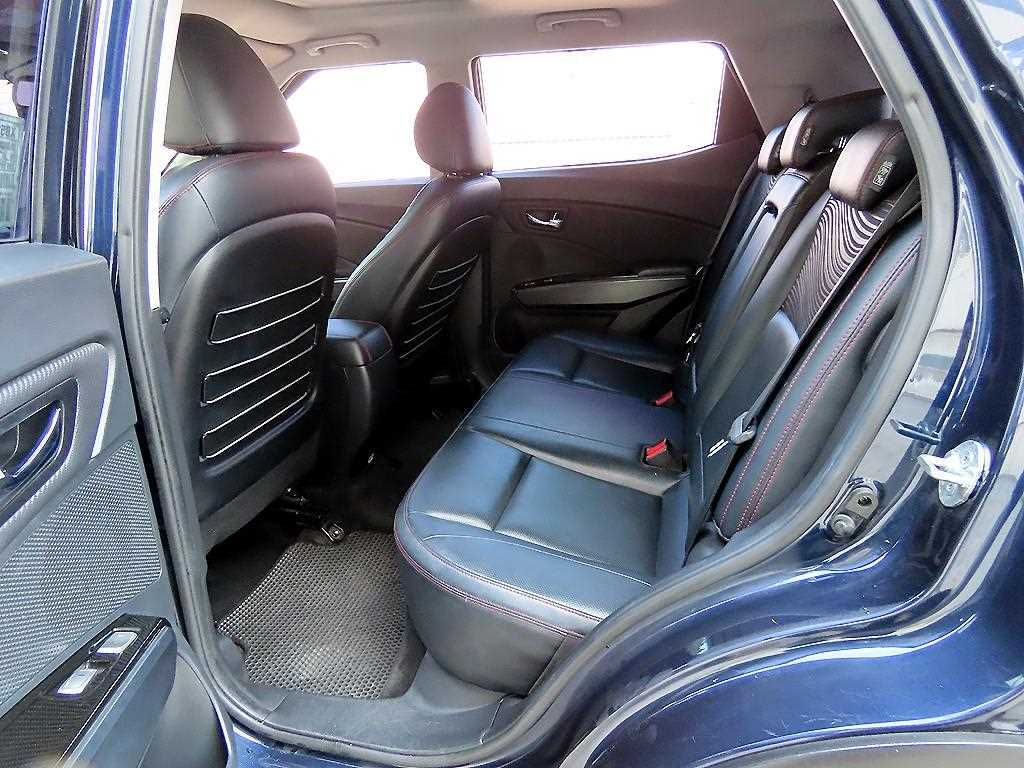 Ssangyong Tivoli - Vista 6