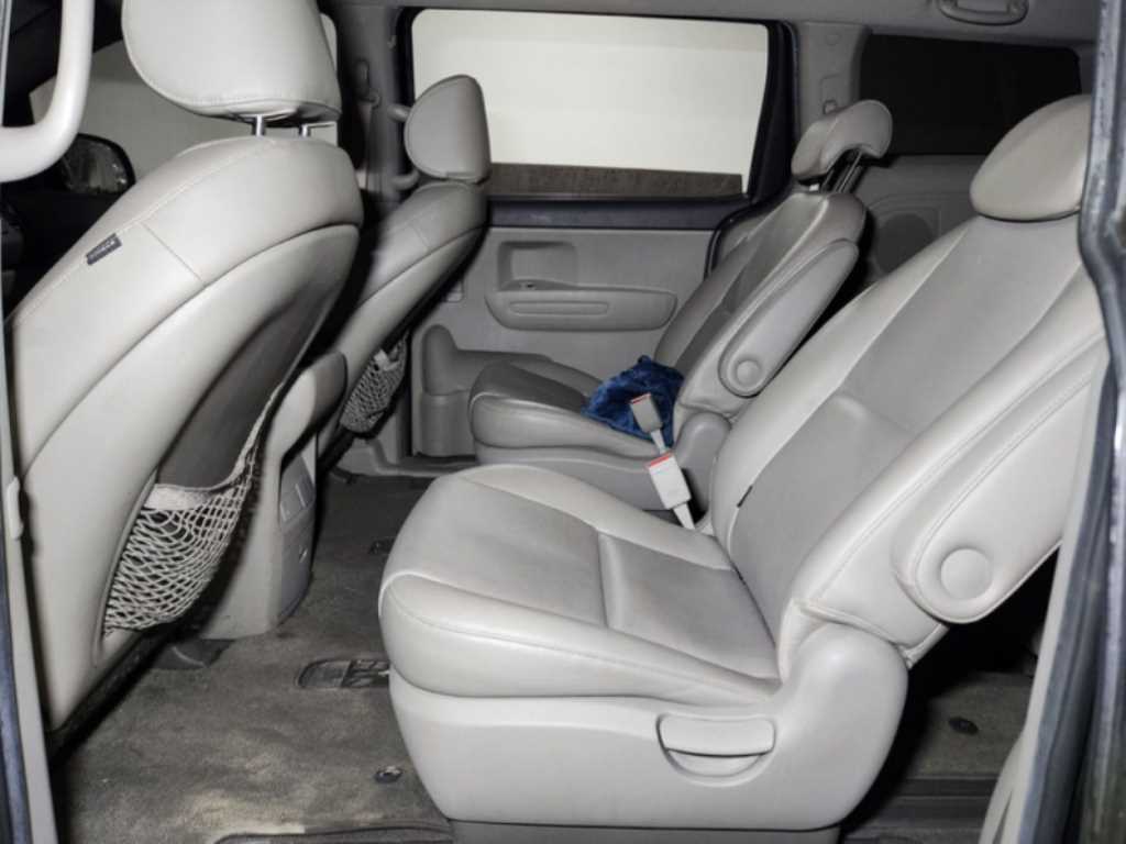 KIA Carnival - Vista 7