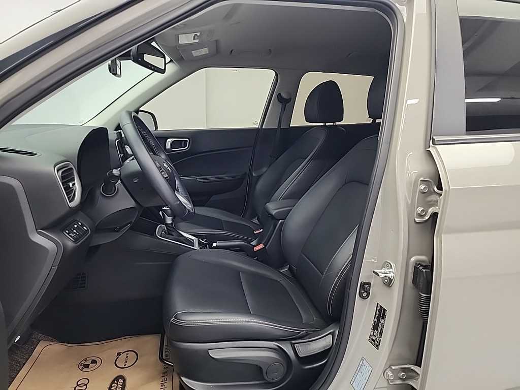 HYUNDAI Venue - Vista 11