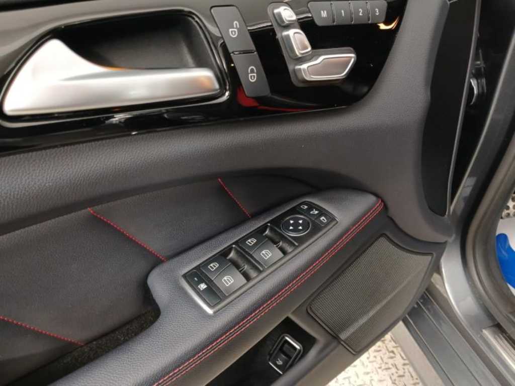 Mercedes Benz CLS Class - Vista 9