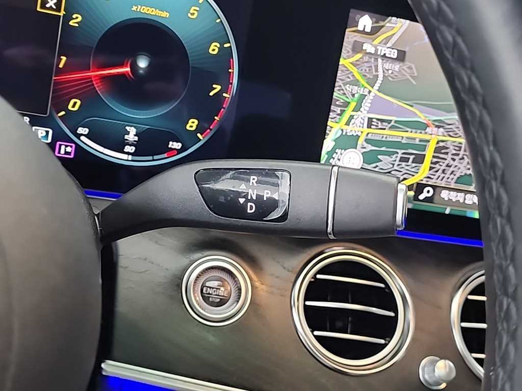 Mercedes Benz E class - Vista 8