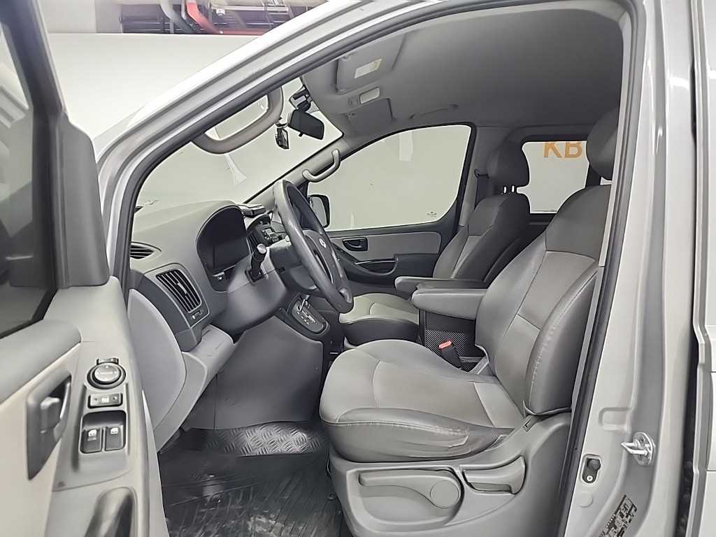 HYUNDAI Starex - Vista 11