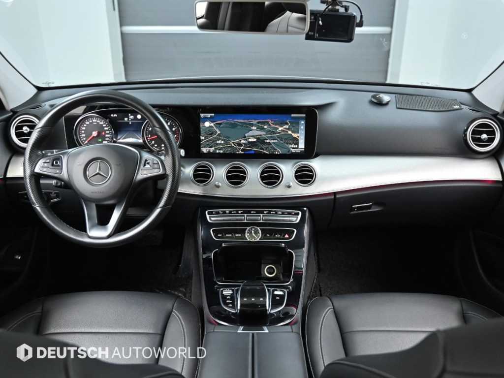 Mercedes Benz E class - Vista 7