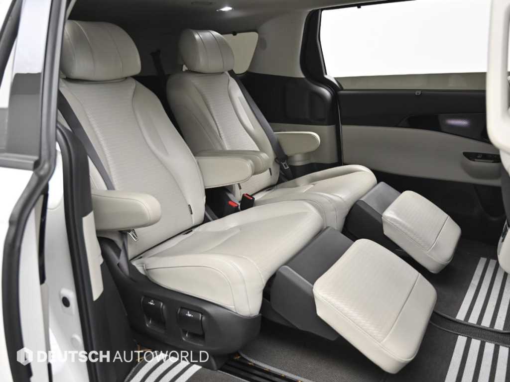 KIA Carnival - Vista 12