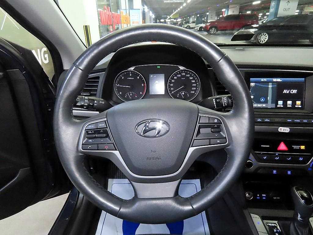 HYUNDAI Avante - Vista 8