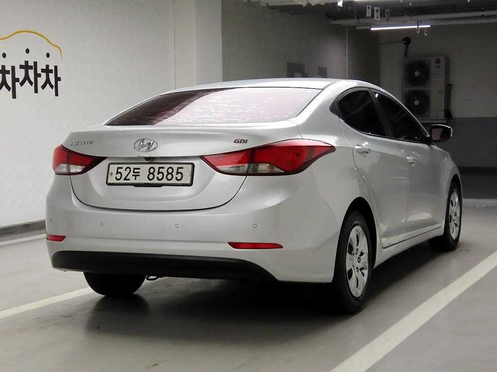 HYUNDAI Avante - Vista 4