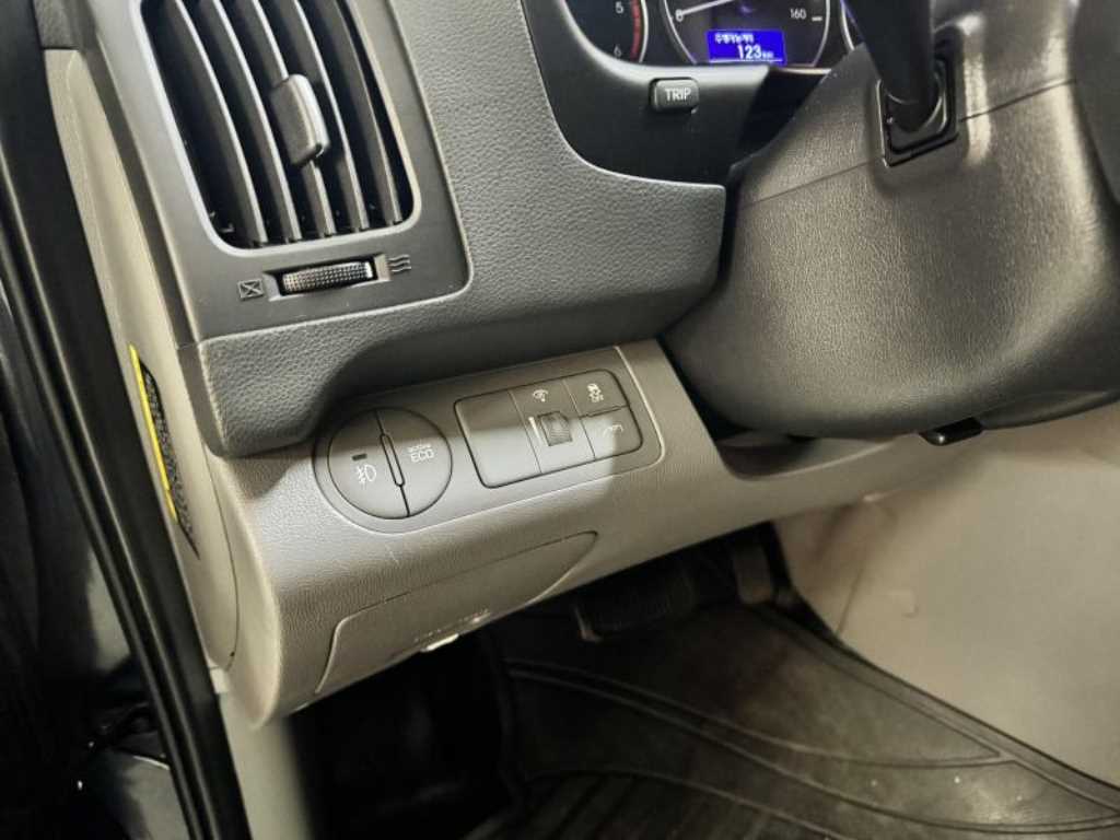 HYUNDAI Starex - Vista 6