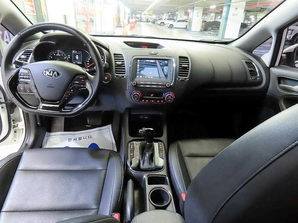 KIA K3 - Vista 10