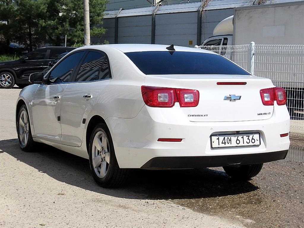 Chevrolet Malibu - Vista 3