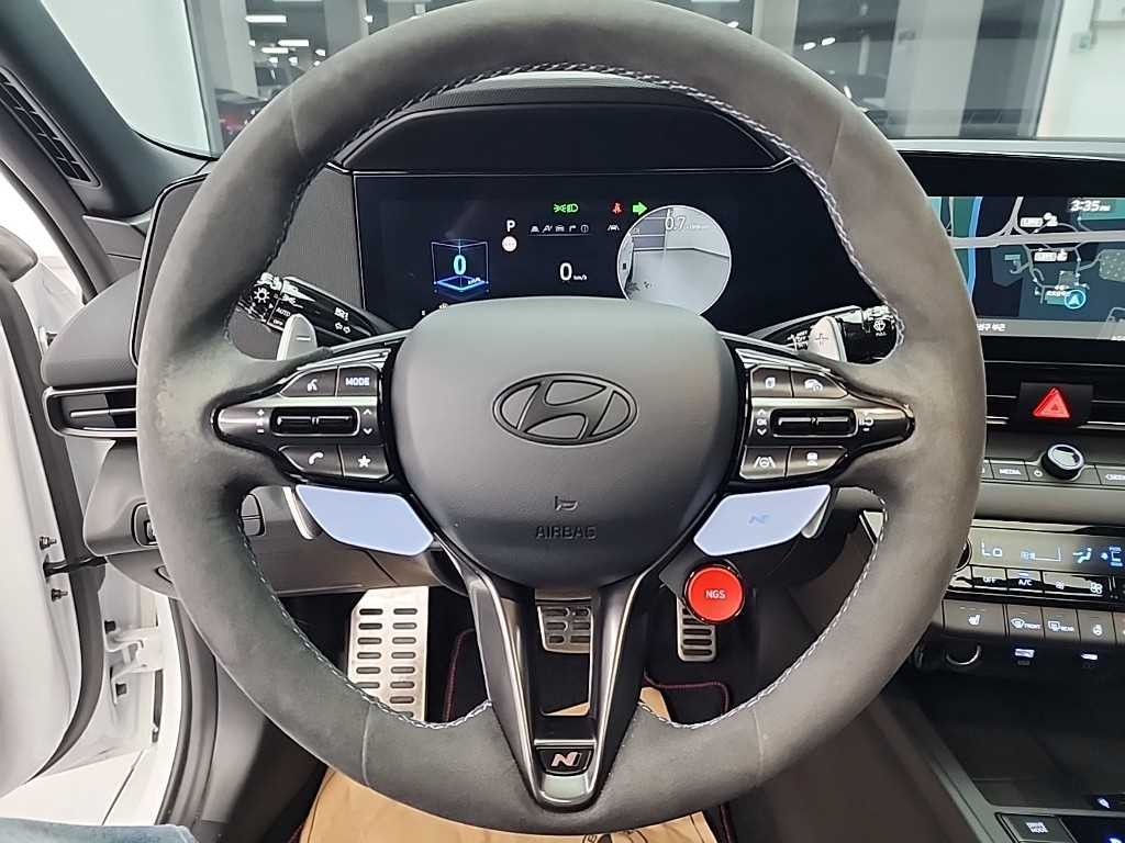 HYUNDAI Avante - Vista 9