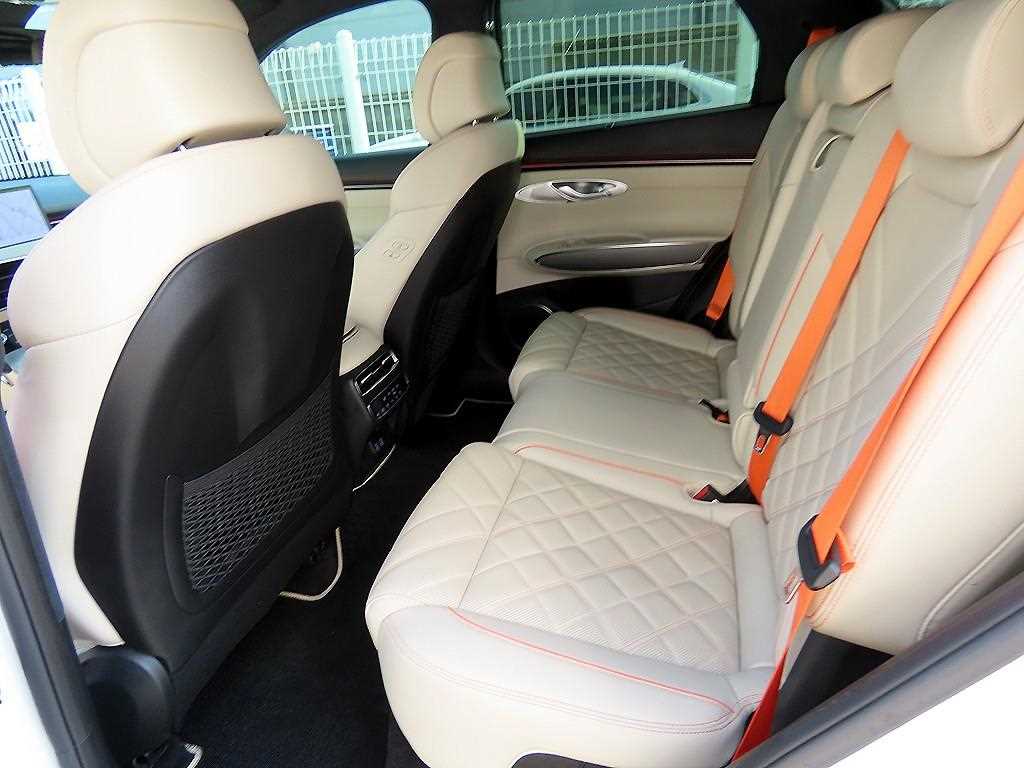 Genesis GV70 - Vista 6