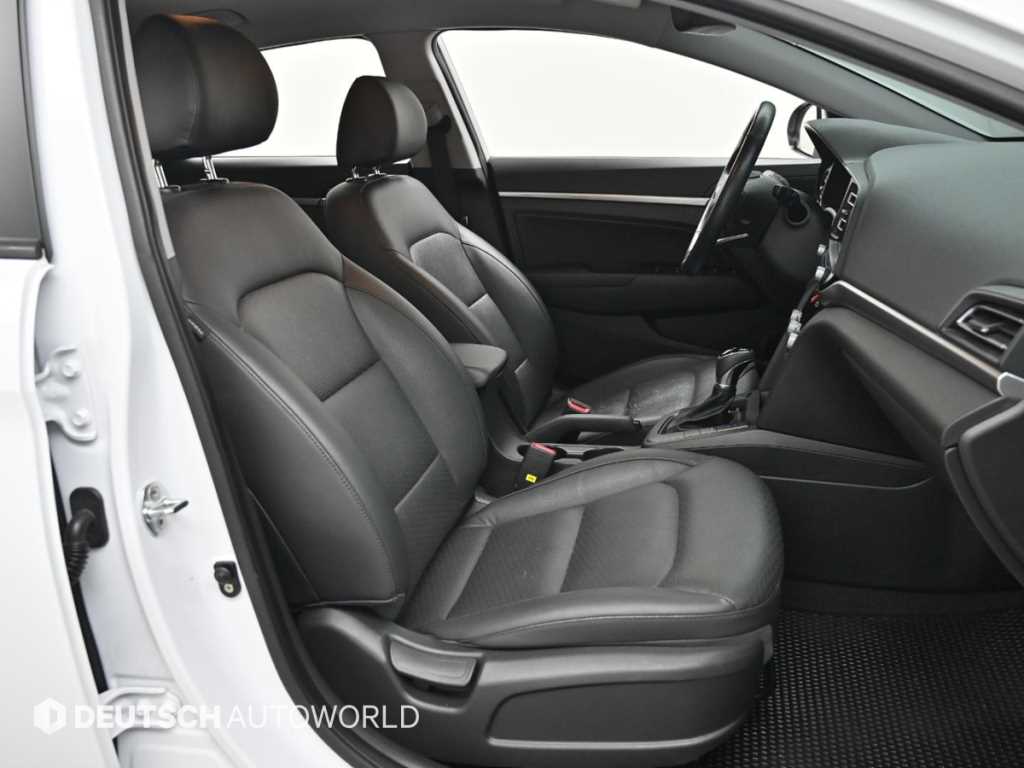 HYUNDAI Avante - Vista 10