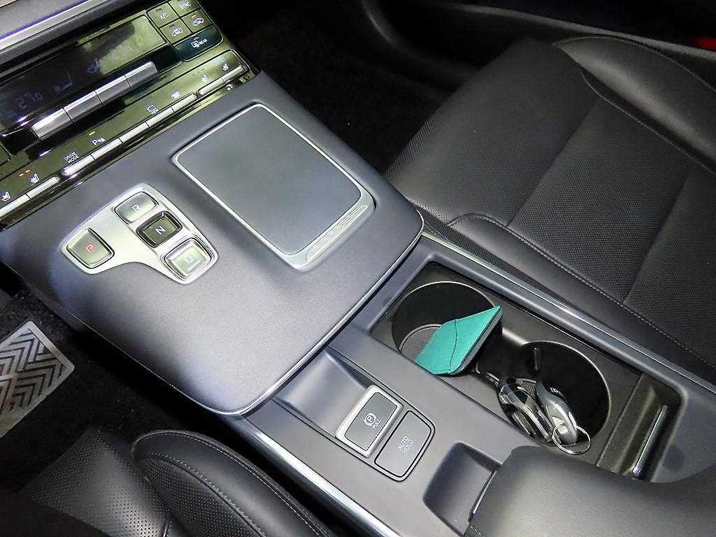 HYUNDAI Grandeur - Vista 12