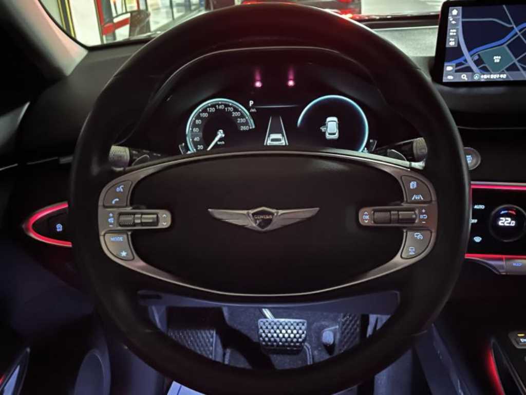 Genesis GV70 - Vista 8