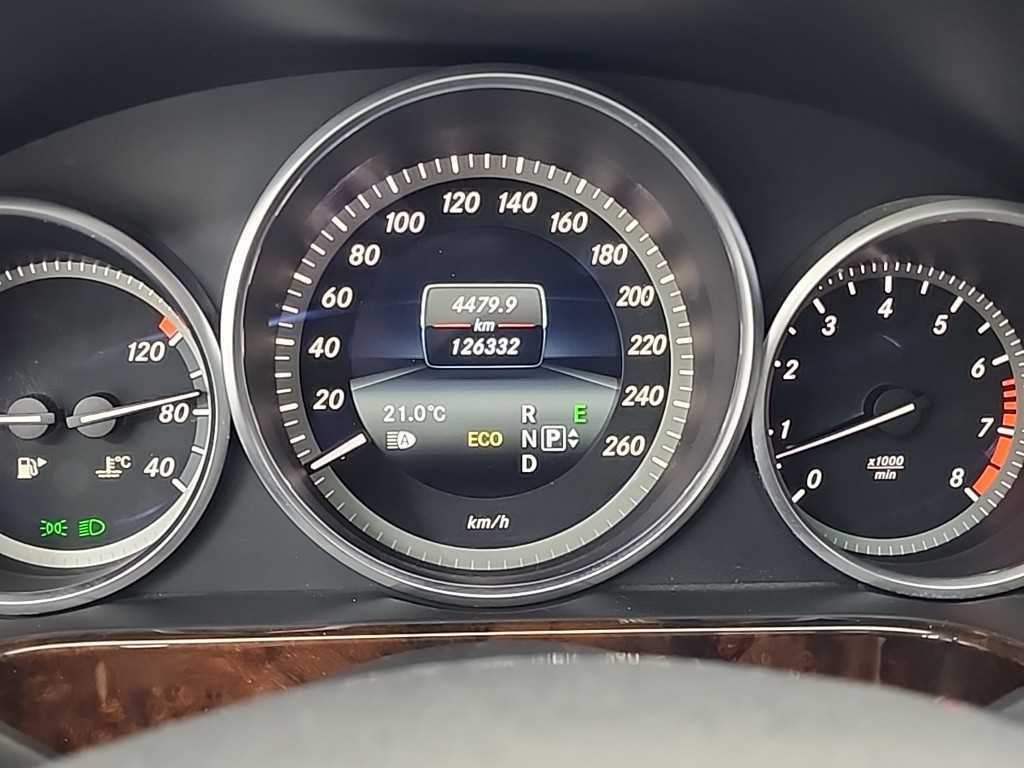 Mercedes Benz E class - Vista 6