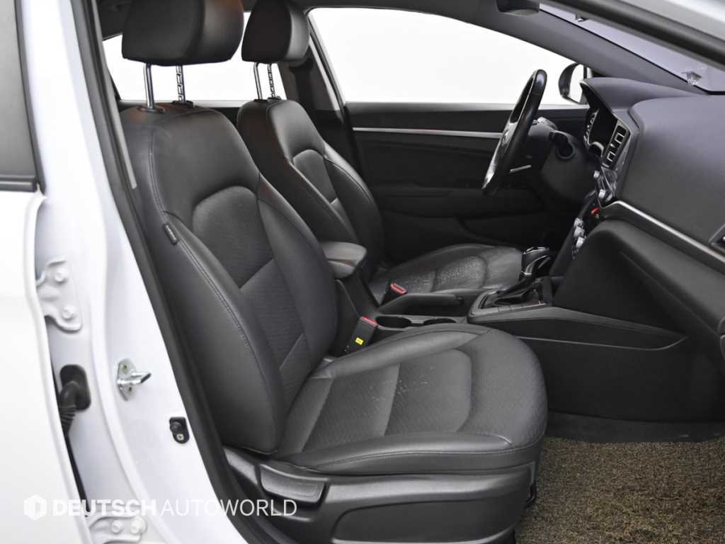 HYUNDAI Avante - Vista 10