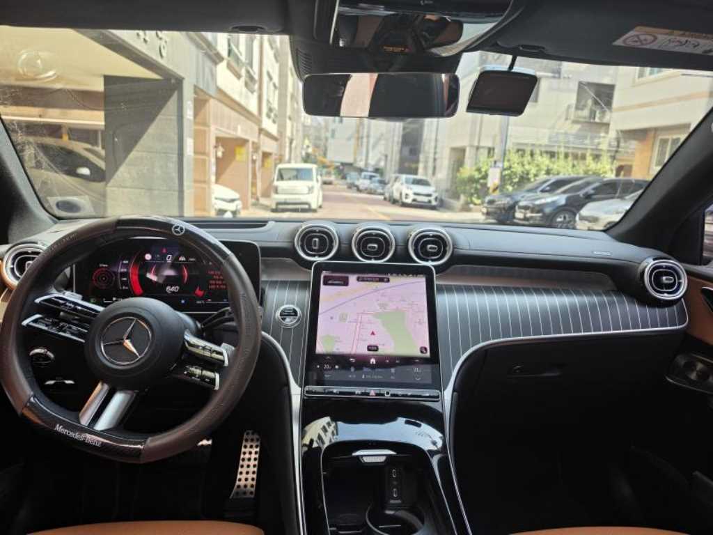 Mercedes Benz GLC Class - Vista 4