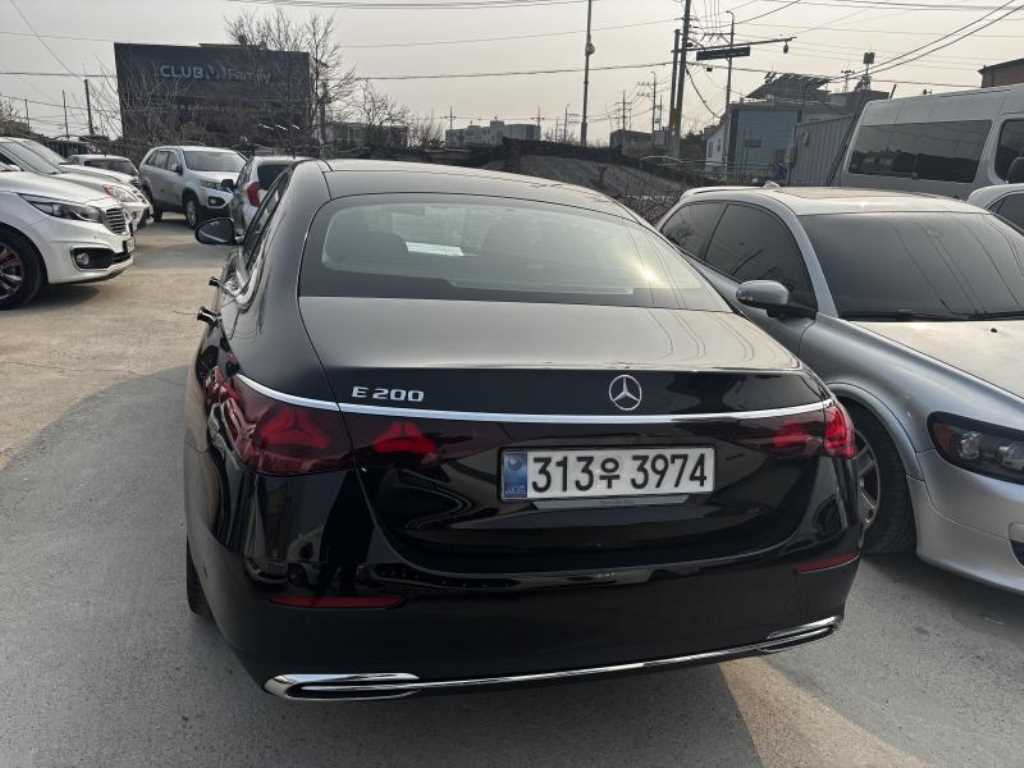 Mercedes Benz E class - Vista 4